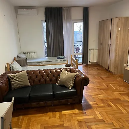 Apartment Suit 11 *